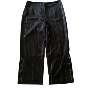Larry Levine Black/White pinstripe button-detail cropped pants